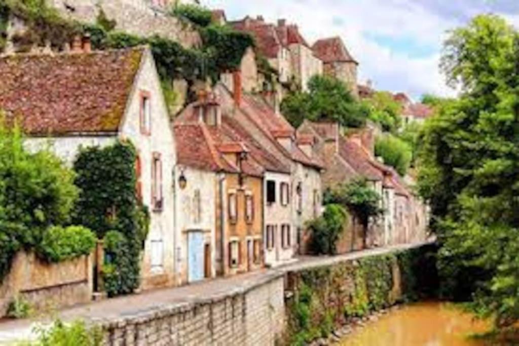Villa Grande Maison A Semur En Plein Coeur Historique Exterior foto